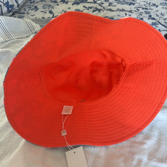 Lily Pulitzer bucket hat SPF 50+. NWT - Picture 2 of 5